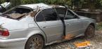 OTOMOBİL ORTA REFÜJE ÇARPTI