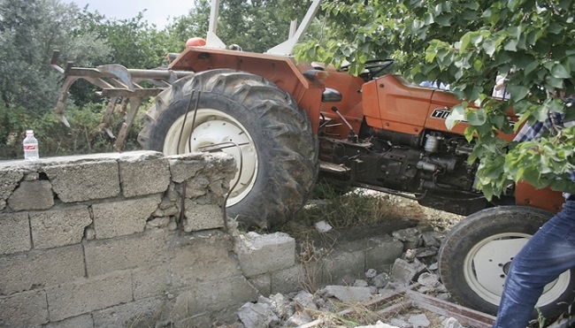 ÇOCUK SÜRÜCÜ AĞIR YARALANDI