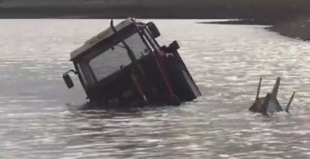 TRAKTÖR SÜRÜCÜSÜ ZOR KURTULDU