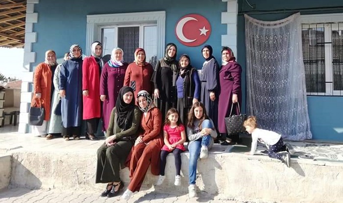 AK KADINLARDAN ALACA ÇIKARMASI