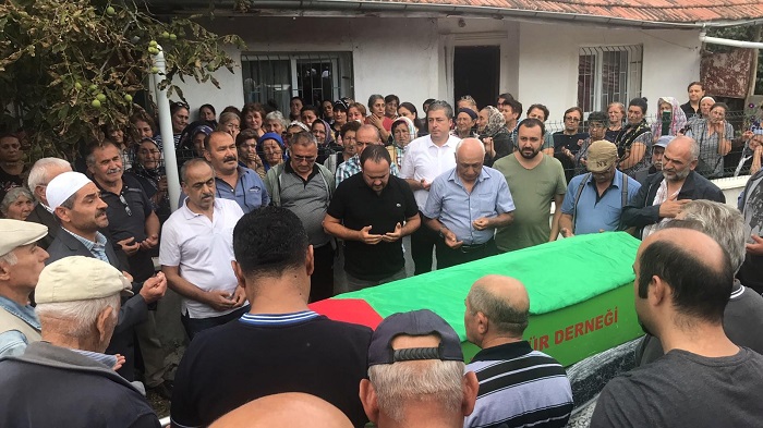 YÖNETMENİN BABASI DUALARLA UĞURLANDI