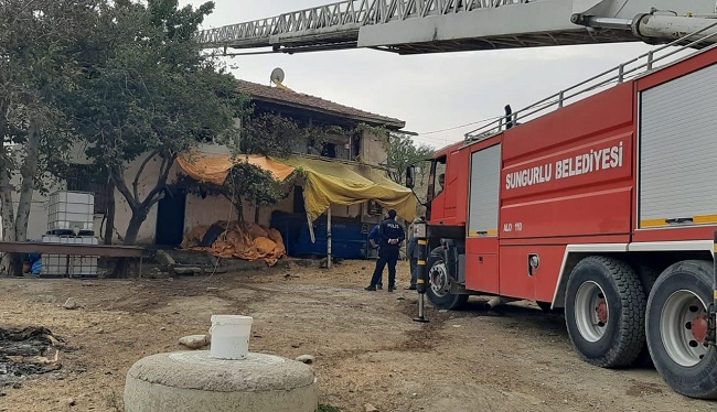 AHŞAP EVDE ÇIKAN YANGIN KORKUTTU