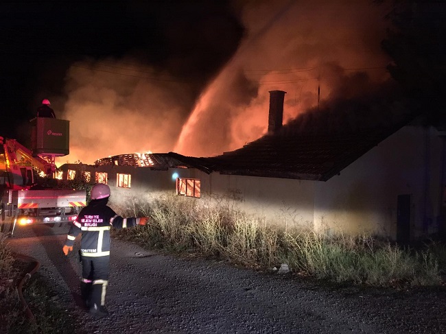 ÇORUM’DA KORKUTAN DEPO YANGINI