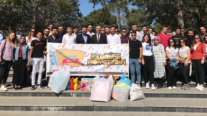 AK GENÇLİK ÇOCUKLARI SEVİNDİRDİ