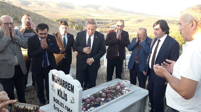 ŞEHİT POLİSİN MEZARINI ZİYARET ETTİLER