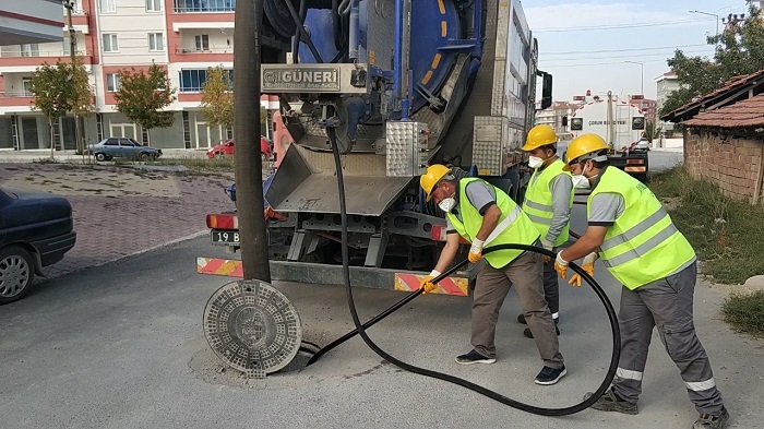 KANALİZASYON HATLARI TEMİZLENİYOR
