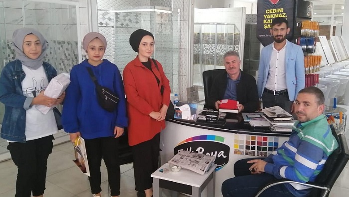 AK PARTİLİ GENÇLERDEN ANLAMLI HEDİYE