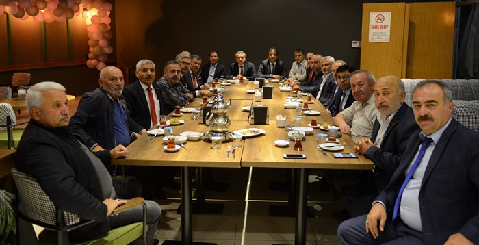 BELEDİYE MUHTARLAR GÜNÜNÜ KUTLADI