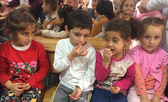 AŞIKLILI ÇOCUKLARA LEBLEBİ İKRAMI