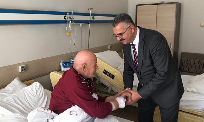 BAŞKAN’DAN HASTALARA MORAL ZİYARETİ