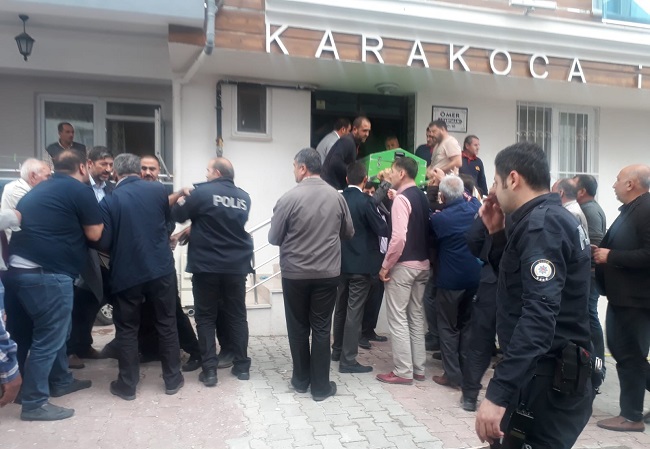 ASANSÖRÜN ALTINDA KALARAK CAN VERDİ