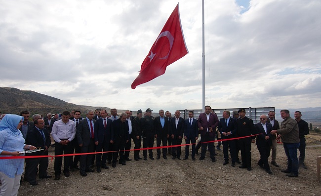 BARIŞ HAREKATINA BAYRAKLI DESTEK