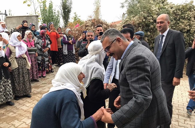 AHLATCI’NIN KÖY ZİYARETLERİ SÜRÜYOR