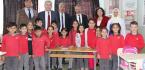 ŞAHİNER’DEN MİNİKLERE BAYRAKLI ROZET