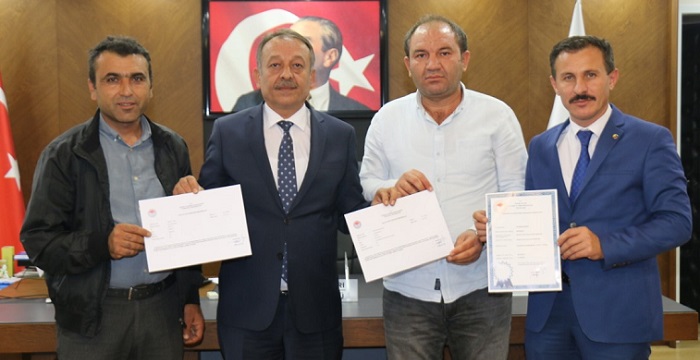 ÇORUM’DA İKİ ÇİFTLİK BU BELGEYİ ALDI