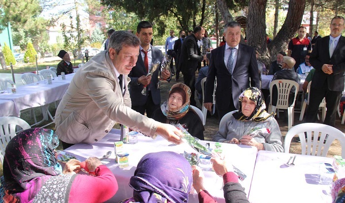 YAŞLILAR GÜNÜ ETKİNLİKLERLE KUTLANDI