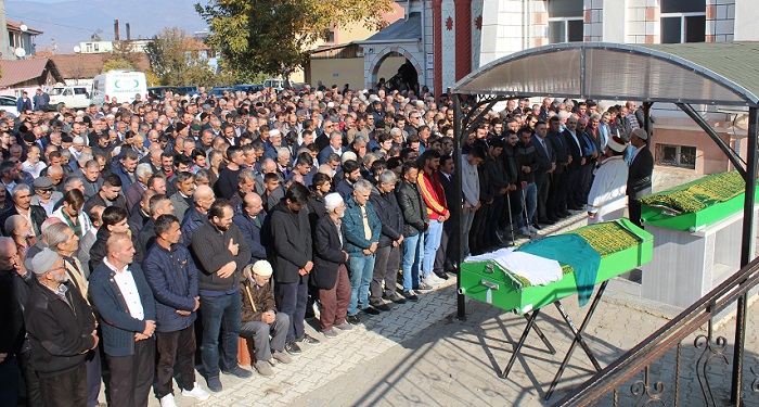 GÖZYAŞLARI İÇİNDE UĞURLANDILAR