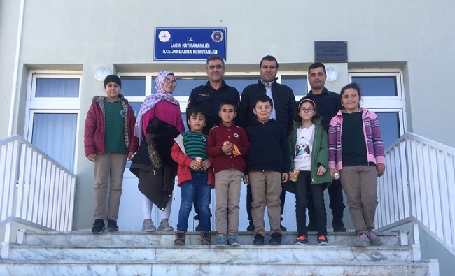 BAŞARILI ÖĞRENCİLERDEN JANDARMA ZİYARETİ