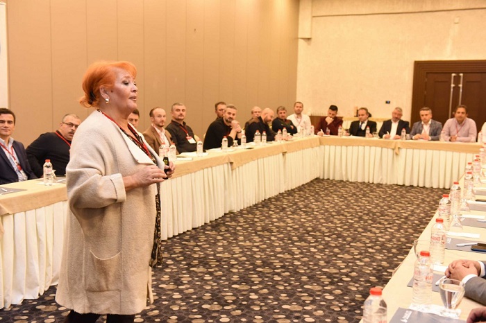 BELEDİYE YÖNETİCİLERİNE HİZMET İÇİ SEMİNER
