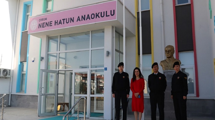 JANDARMA’DAN ATATÜRK BÜSTÜ JESTİ