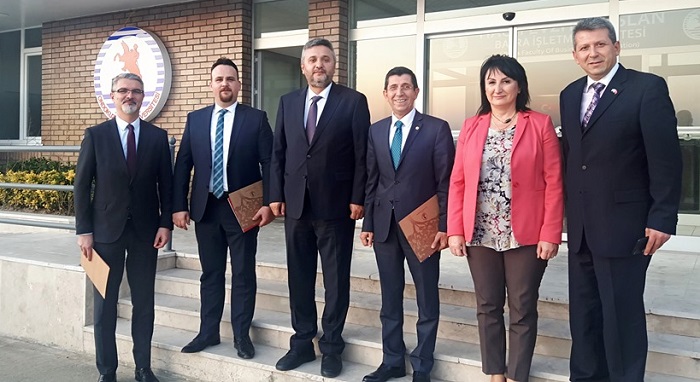 TECRÜBELERİNİ ÖĞRENCİLERE AKTARDI