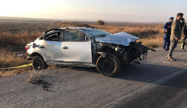 OTOMOBİL TAKLA ATTI: 1 ÖLÜ 3 YARALI