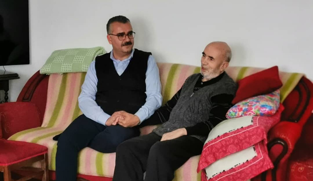 AHLATCI ÖĞRETMENLERİNİ UNUTMADI!