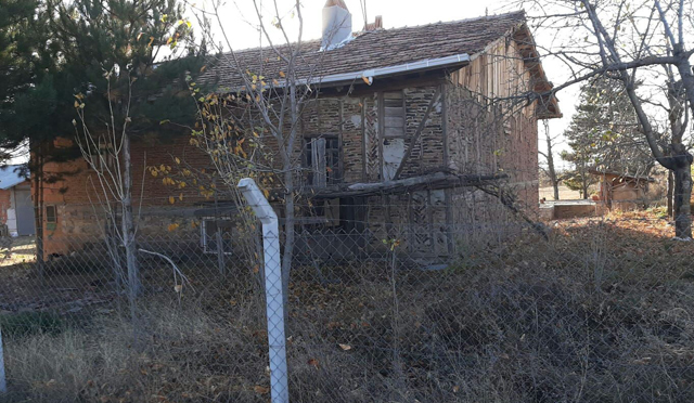 ÇATIDAN DÜŞEREK HAYATINI KAYBETTİ