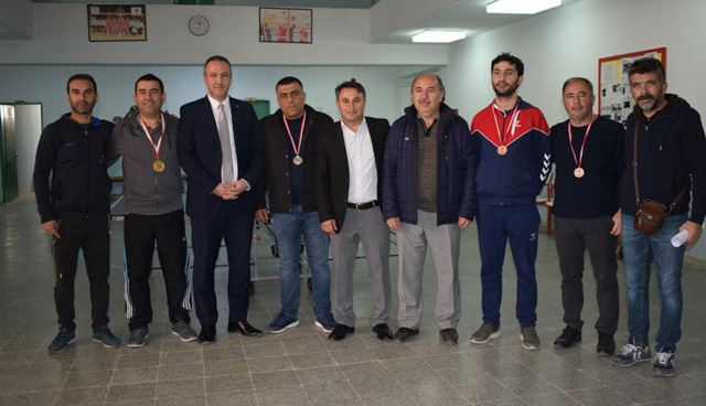 MASA TENİSİ TURNUVASINDA BULUŞTULAR