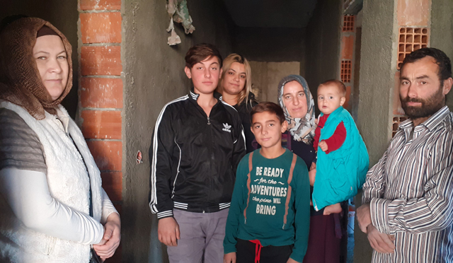 YANGINZEDE AİLE YARDIM BEKLİYOR