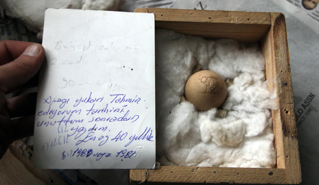 YUMURTAYI 40 YILDIR SAKLIYOR