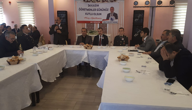 ÖĞRETMENLERLE YEMEKTE BULUŞTU