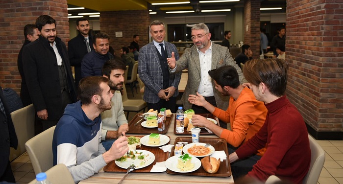 BAŞKAN ÖĞRENCİLERLE BİR ARAYA GELDİ