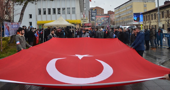 TÜRKİSTAN SOYKIRIMINI LANETLİYORUZ