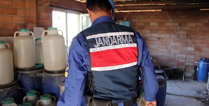 JANDARMA KAÇAK İÇKİ YAKALADI