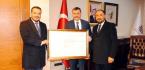 ÇORUM’UN İLK HARİTASINI HEDİYE ETTİLER
