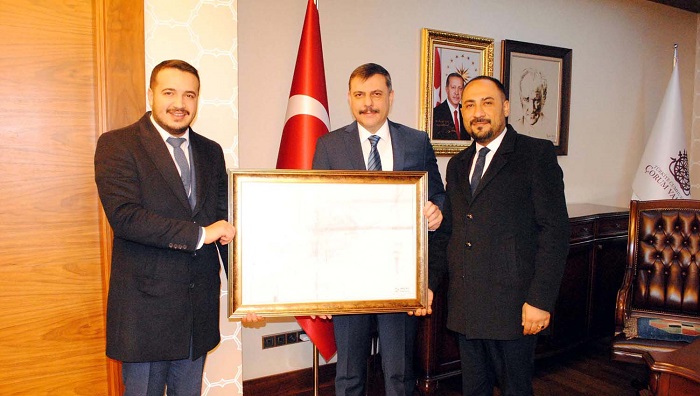 ÇORUM’UN İLK HARİTASINI HEDİYE ETTİLER