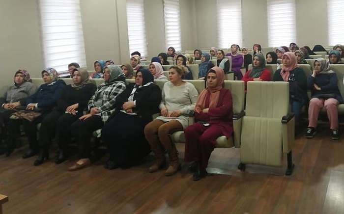 KURSİYERLERE DİŞ SAĞLIĞI ANLATILDI