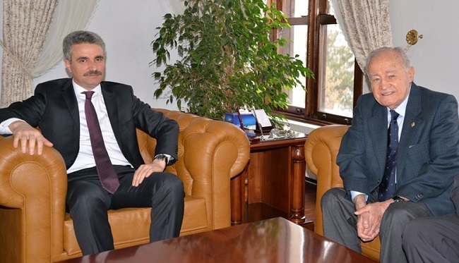 VALİ’NİN İSMİNİ KULLANARAK DOLANDIRDILAR