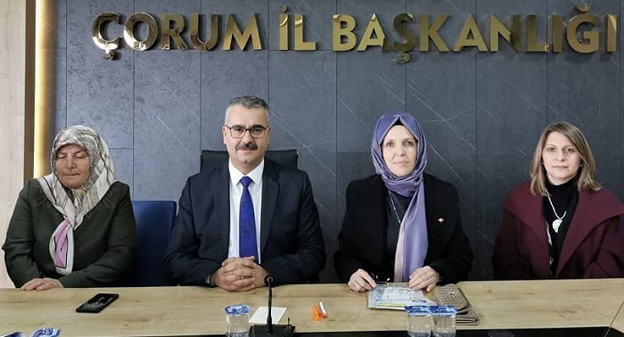 AK PARTİLİ KADINLARLA BİR ARAYA GELDİ