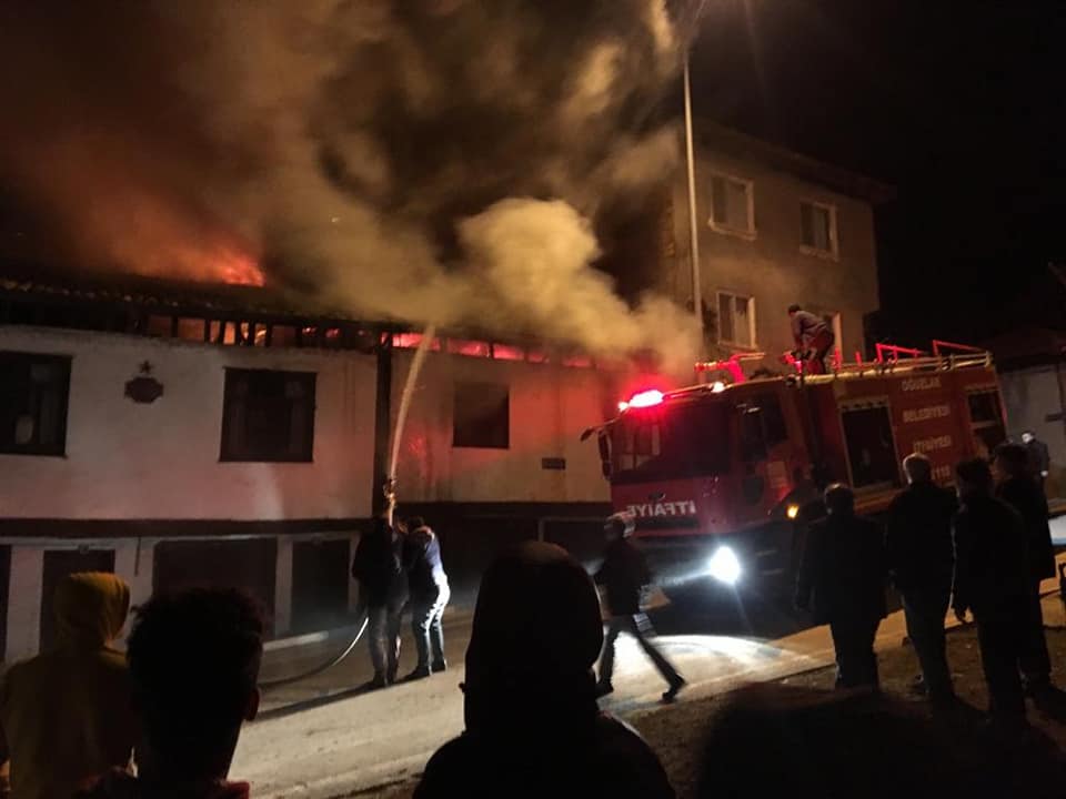 EVDE ÇIKAN YANGIN KORKUTTU
