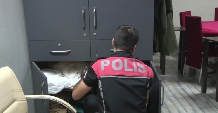 DERNEK LOKALİNDE ELE GEÇİRİLDİLER