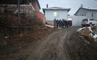 YARALI ASKERİN EVİNİN ÖNÜ İÇLER ACISI