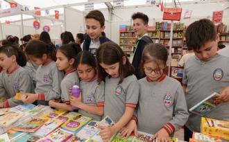 ÜNLÜ YAZARLAR ÇORUM’A GELECEK