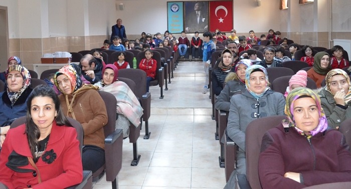 VELİLERE SEMİNERLER DEVAM EDİYOR