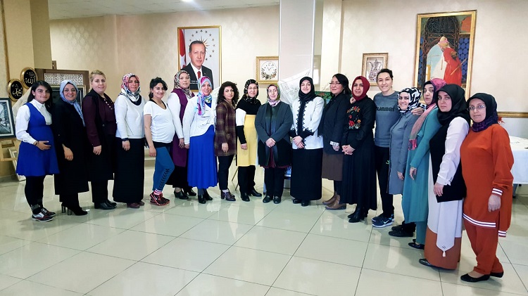 KADINLAR HÜNERLERİNİ SERGİLEDİ