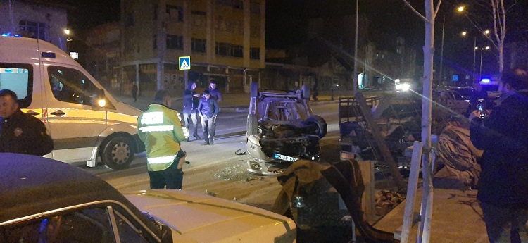 KONTROLDEN ÇIKAN OTOMOBİL TAKLA ATTI
