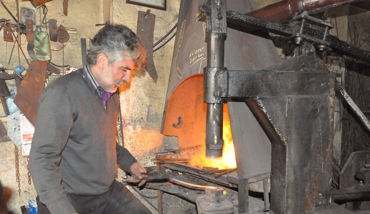 KIZGIN ATEŞTE GEÇEN BİR ÖMÜR