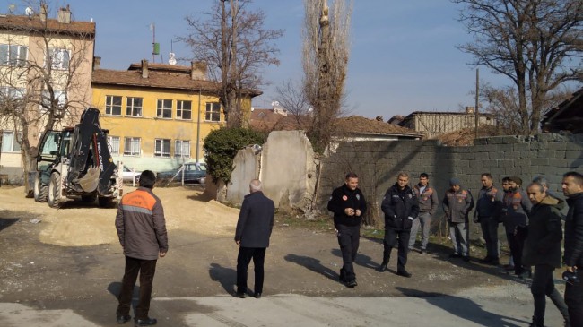 BELEDİYE İŞÇİSİ KAZADA YARALANDI