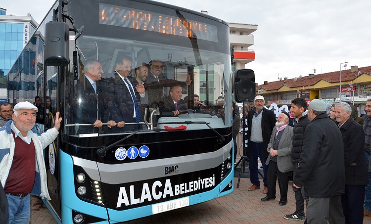 VEKİLLER HALK OTOBÜSÜNE BİNDİ